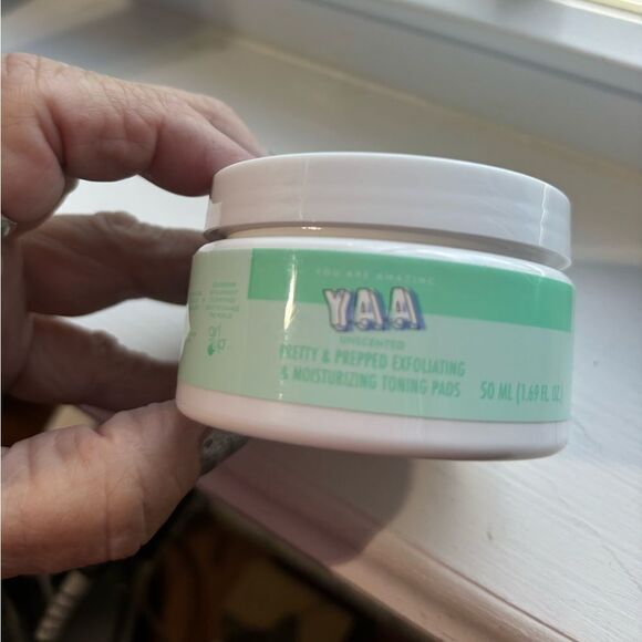 YAA exfoliating and moisturizing unscented toning pads - Picture 1 of 8